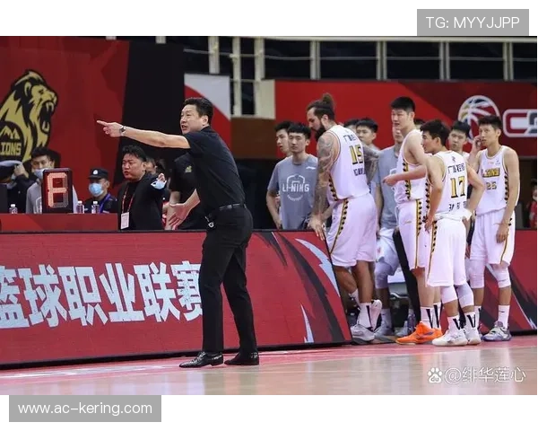 广东宏远连续夺胜,争夺冠军目标坚定!,广东宏远队总冠军领奖画面 广东宏远连续夺胜,争夺冠军目标坚定!,广东宏远队总冠军领奖画面